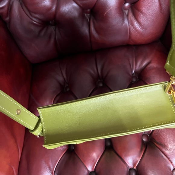 VAVVOUNE
Pear Green Riya Leather Shoulder Bag In At Nordstrom - Picture 6 of 9